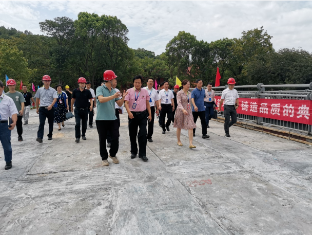 市政要聞 | 湖南工商大學(xué)黨委書記陳曉紅院士、長(zhǎng)沙市公共工程建設(shè)中心總工劉學(xué)武帶隊(duì)赴湖南工商大學(xué)跨桐梓坡路過街天橋項(xiàng)目考察調(diào)研